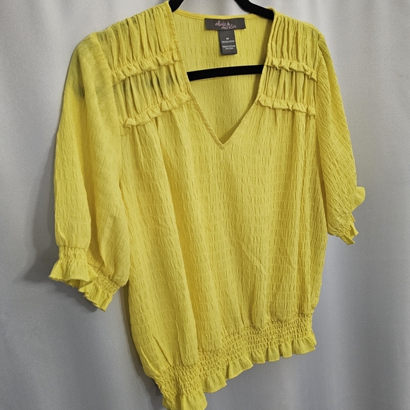 Women's size Medium Bright Spring Summer Top Yellow with Rushing - Picture 3 of 12